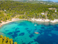 Τουρισμός: Άνδρος και Αλόννησος στα 15 μ...