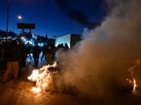 Ένταση στο μπλόκο των αγροτών στη Θήβα -...