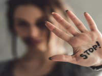 Έμφυλη βία: 5.805 θύματα έκαναν καταγγελ...