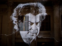 Μίκης Θεοδωράκης: Σε λαϊκό προσκύνημα στ...