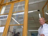 Πάτρα: Κούρεμα και ξύρισμα με φαλτσέτα, ...