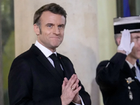 Γιατί ο Μακρόν αποφάσισε να προσφέρει «π...