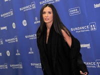 Ντέμι Μουρ: Δεν ακούει όσους λένε πως μα...