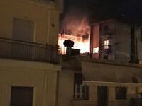 Πάτρα: Απίστευτες εικόνες από φωτιά σε δ...