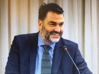 Ο Σπύρος Σκιαδαρέσης σχολιάζει την απουσ...