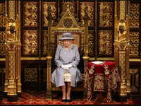 Βασίλισσα Ελισάβετ: Η πρώτη επίσημη δημό...