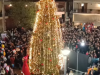 Πού άναψε το πρώτο χριστουγεννιάτικο δέν...