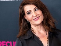 Η Καλαβρυτινή Νία Βαρντάλος και η μικρή ...