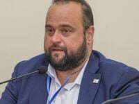 Αϊβαλής για «σύμβουλο» του Δημάρχου και ...