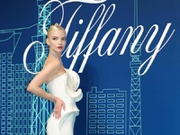 Εκλεψε την παράσταση ως Tiffany diva στο...