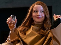 Ιnventing Anna: Η απίστευτη, αληθινή ιστ...