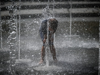 Αρναούτογλου: Τι ισχύει με τον καύσωνα μ...