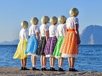 Ξανθό, τακούνια και πανιά: Οι ΣΦήγΚΕΣ επ...