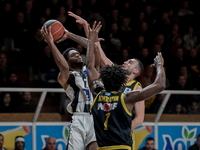 Ο Απόλλων έχασε 82-74 από τον Αρη παίζει...