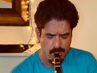 Ο Άρης Μουγκοπέτρος έπαιξε κλαρίνο με δύ...