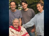 Αλέν Ντελόν: Μας λείπεις μπαμπά, γράφει ...