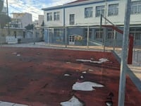 Πάτρα: Τάπητας- κομμάτια στο προαύλιο το...