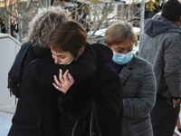 Η μάνα της Τοπαλούδη με την μάνα της Γαρ...