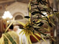 Κυριακή των Βαΐων: Γιατί σήμερα δεν νηστ...