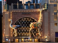 Χριστούγεννα και Louis Vuitton: Μαγικό κ...