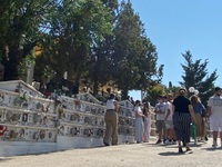 Οδύνη στην κηδεία του 13χρονου- Τον αποχ...