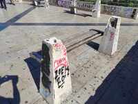 Πάτρα: Τα ετοιμόρροπα παγκάκια της πλ. Γ...