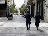 Άρση των μέτρων: Τι ανοίγει αύριο, πώς κ...