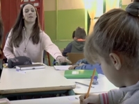 Μαθαίνουν τη νοηματική για να επικοινωνο...