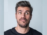 Άκης Πετρετζίκης: Τα γευστικά στέκια της...