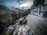 Κατέρρευσε νεκροταφείο λόγω κακοκαιρίας ...