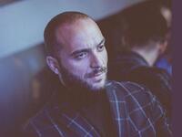 ΑΚΗΣ ΚΑΡΑΒΙΩΤΗΣ: ΠΩΣ ΕΠΑΝΑΛΑΝΣΑΡΕ ΔΥΟ ΙΣ...