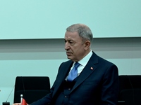 Προκλητικός Ακάρ: Κοιταχτείτε στον καθρέ...