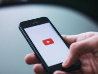 Εμπάγργκο και από το Youtube στη Ρωσία- ...