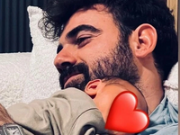 Νίκος Πολυδερόπουλος: Η τρυφερή φωτογραφ...