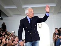 O Aμερικανός σχεδιαστής Ράλφ Λόρεν γίνετ...