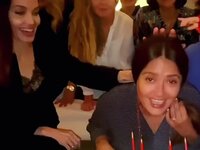 H Αντζελίνα Τζολί βουτά το κεφάλι της Σά...