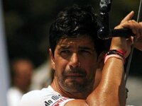 Ντίνος Μπέλεχας στο thebest: Μετά από χρ...