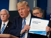 Υποστηρικτές του Τραμπ διαδηλώνουν για ά...