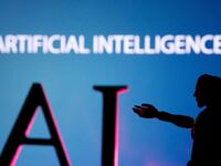 Ό,τι ποστάρετε online θα το διαβάζει η Τ...