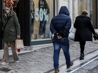 Νέα μέτρα: Στο τραπέζι η χαλάρωση σε εστ...