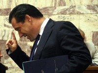 Αδ. Γεωργιάδης: Δύο αντισηπτικά ανά πελάτη 