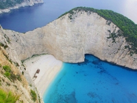 "Κλαίνε" ξενοδόχοι σε νησιά το...