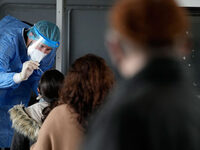 Στα 16.023 τα νέα κρούσματα, 567 οι διασ...