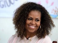 Ένα νέο βιβλίο έχει έτοιμο η Μισέλ Ομπάμ...