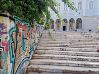 Πάτρα: Χαμένη στα συνθήματα και τις τοιχ...