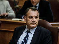 Τα... γυρίζει ο υπουργός Άμυνας: "Τ...