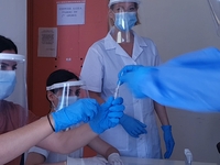 Έρχονται τα rapid test σε δρόμους και πλ...