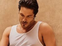 Γενέθλια για τον Νίκο Οικονομόπουλο- Η έ...