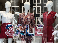 Πρεμιέρα σήμερα για τις θερινές εκπτώσεις