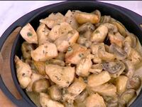 Τηγανιά με κοτόπουλο, μανιτάρια, θυμάρι ...